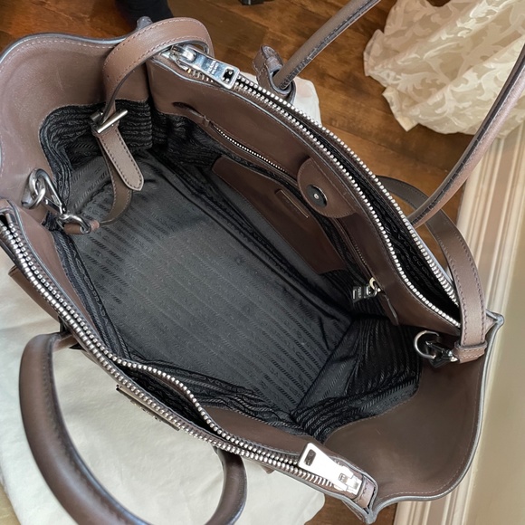 PRADA Brown City Calf Leather Twin Pocket Bag - Picture 5 of 11